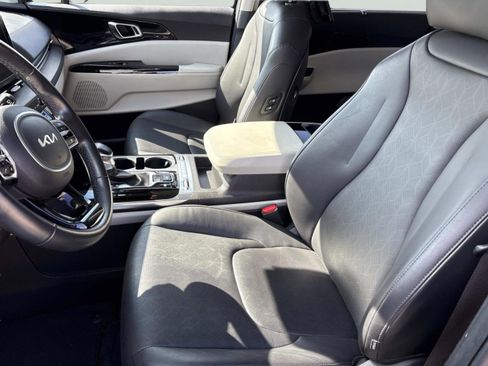 Used 2022 Kia Carnival SX image 25