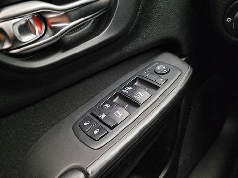 Used 2014 Jeep Cherokee Latitude FWD image 27
