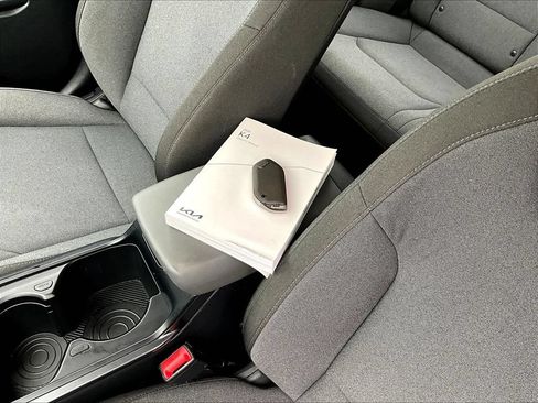 Used 2025 Kia K4 FWD image 35