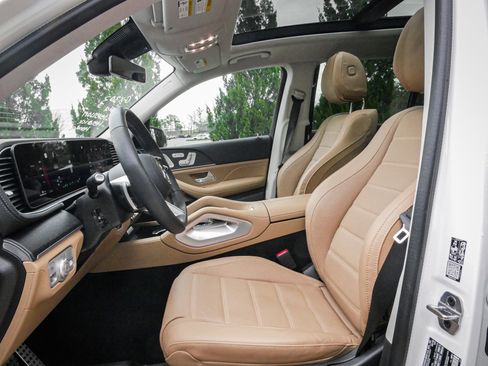 Used 2025 Mercedes-Benz GLS 450 4MATIC image 7