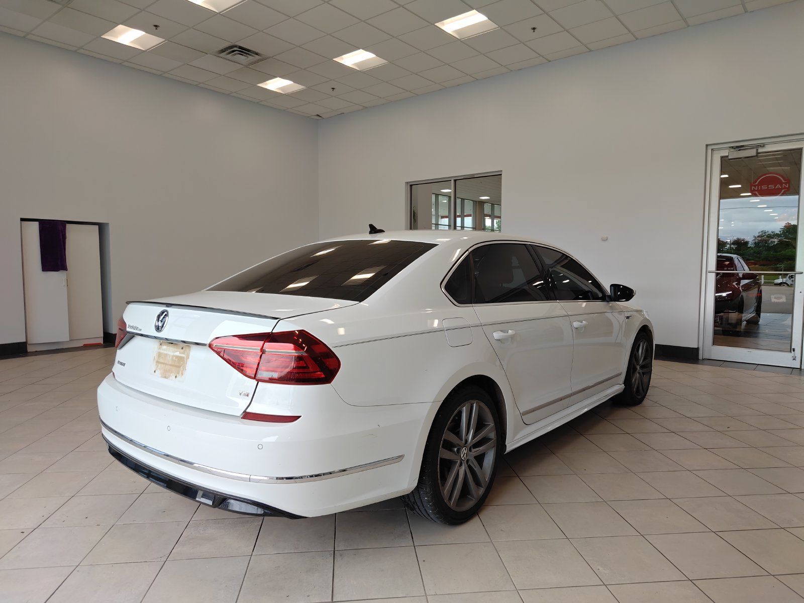 Used 2019 Volkswagen Passat 2.0T SE R-Line FWD image 3