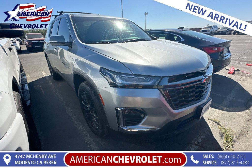 Used 2023 Chevrolet Traverse RS FWD image 1