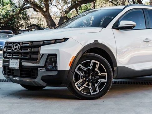 Certified 2025 Hyundai Santa Cruz Limited image 3