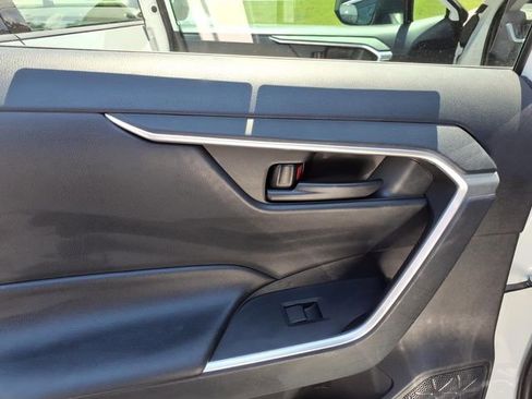 Used 2019 Toyota RAV4 LE w/ Carpet Mat Package AWD/4WD image 6