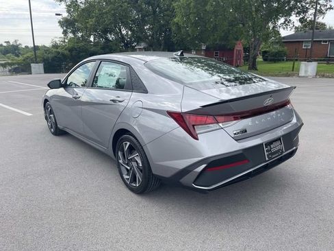Used 2025 Hyundai Elantra Sport FWD image 3