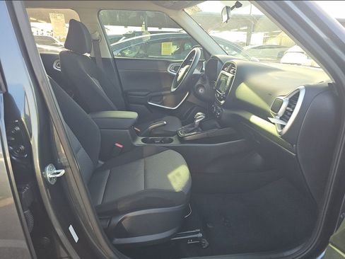 Used 2022 Kia Soul LX FWD image 7