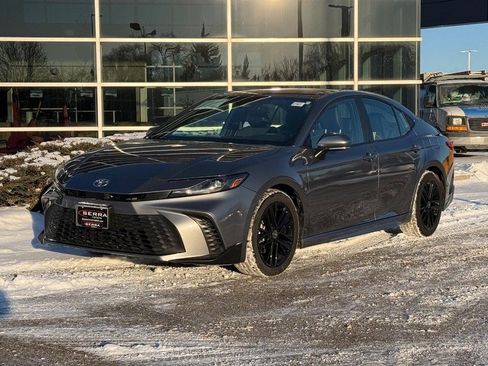 Used 2025 Toyota Camry SE image 7