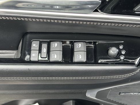 Used 2024 Jeep Wagoneer Series II w/ Flexible Seating Group image 14