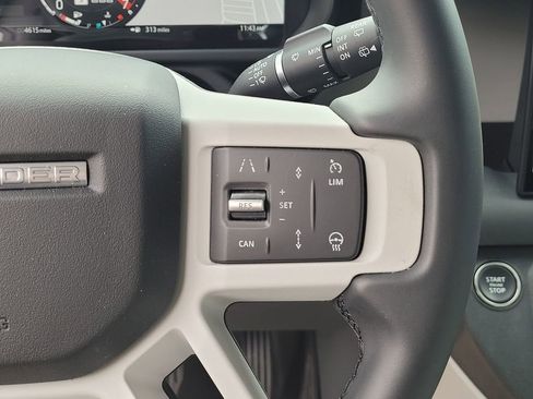 Used 2025 Land Rover Defender 90 S image 22