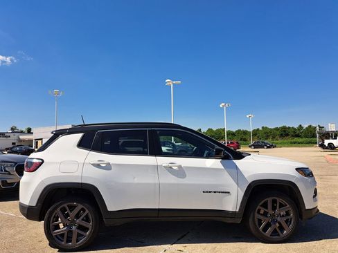 Used 2026 Jeep Compass Limited AWD/4WD image 4