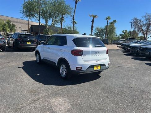 Used 2021 Hyundai Venue SE image 6