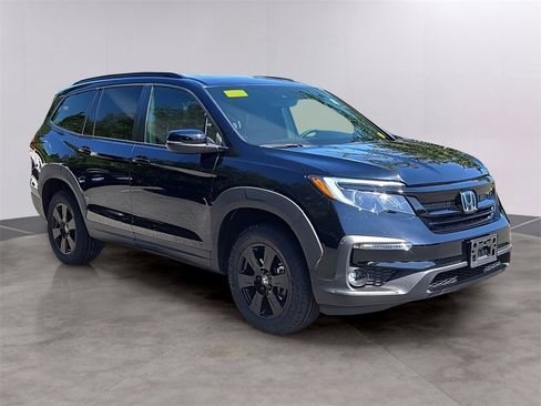 Certified 2022 Honda Pilot TrailSport image 3