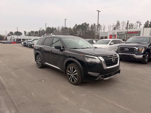 Certified 2024 Nissan Pathfinder Platinum w/ Cargo Package image 3