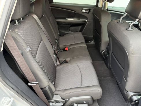 Used 2019 Dodge Journey SE w/ Premium Group FWD image 11