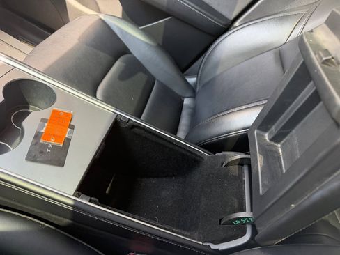 Used 2021 Tesla Model Y Long Range AWD/4WD image 24