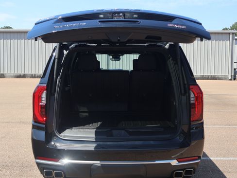 Used 2025 GMC Yukon XL Denali w/ Denali Reserve Package RWD image 19