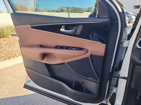 Used 2019 Kia Sorento SX image 13