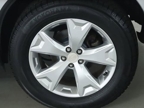 Used 2014 Subaru Forester 2.5i Premium AWD/4WD image 39