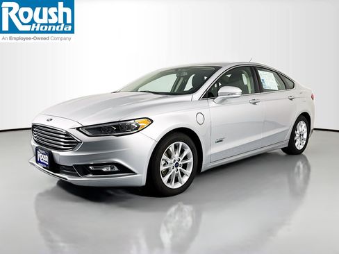 Used 2017 Ford Fusion Energi SE FWD image 1