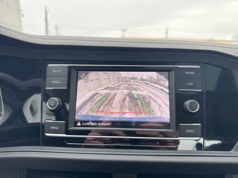 Used 2023 Volkswagen Jetta SE w/ Panoramic Sunroof Package image 24