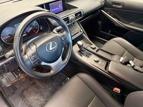 Used 2019 Lexus IS 300 RWD image 7