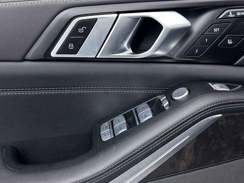 Used 2024 BMW X7 xDrive40i w/ Premium Package image 30