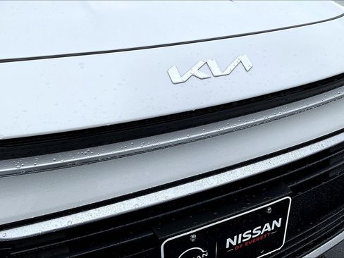 Used 2023 Kia Niro EX image 32