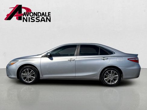 Used 2015 Toyota Camry SE w/ Moonroof Package FWD image 3