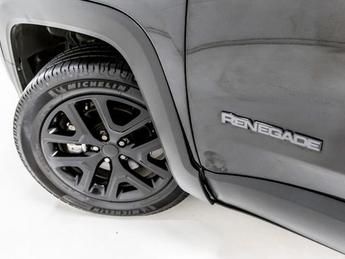 Used 2022 Jeep Renegade Altitude AWD/4WD image 12