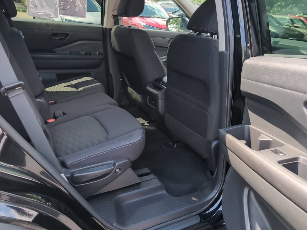 Used 2024 Nissan Pathfinder S AWD/4WD image 6