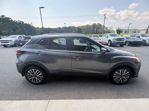 Used 2023 Nissan Kicks SV w/ Interior Electronics Package FWD image 7