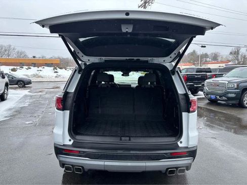 Used 2025 GMC Acadia Elevation w/ Elevation Premium Package image 7