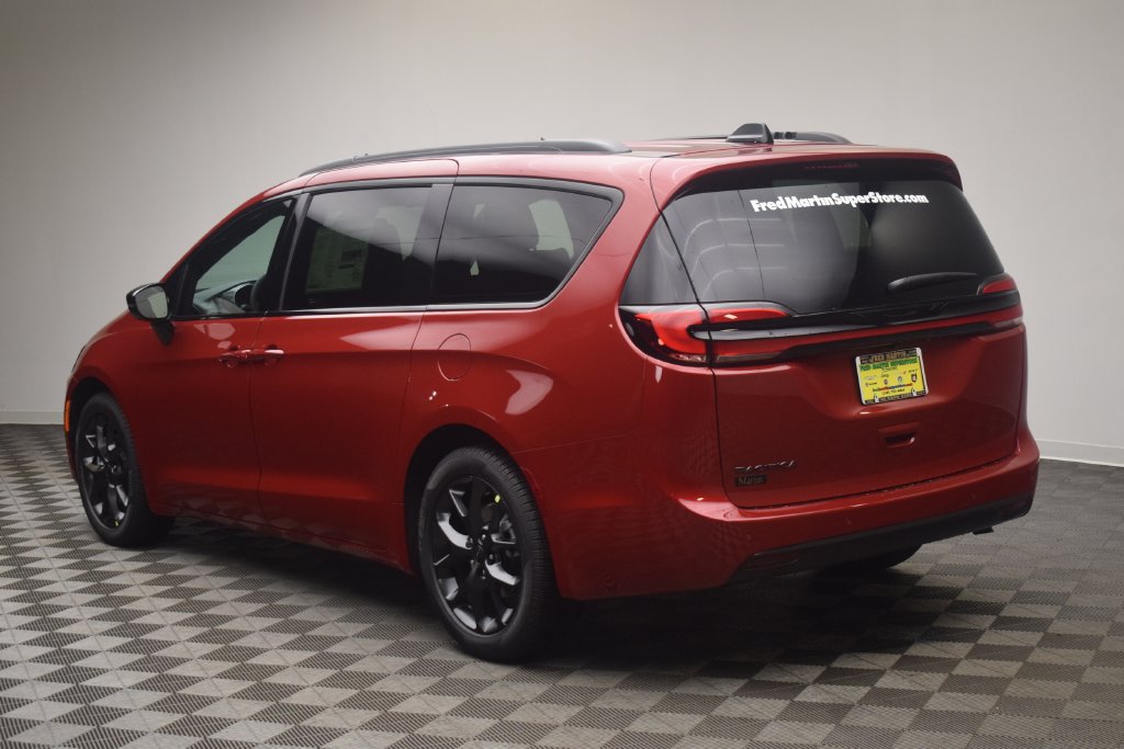 New 2027 Chrysler Pacifica Select FWD image 11