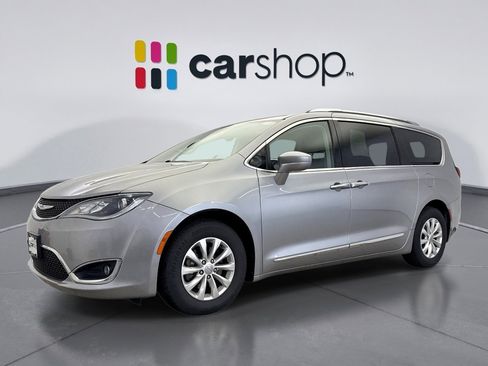 Used 2019 Chrysler Pacifica Touring-L image 1