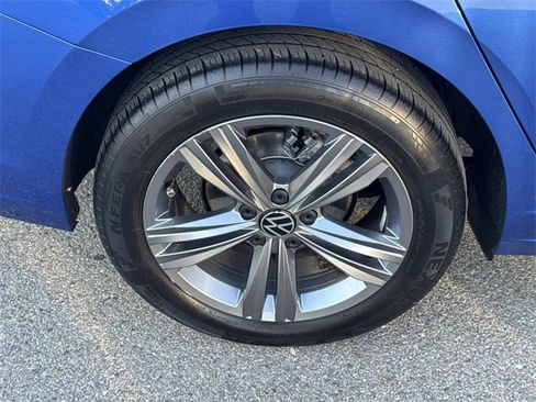 Used 2023 Volkswagen Jetta SE w/ Panoramic Sunroof Package image 30