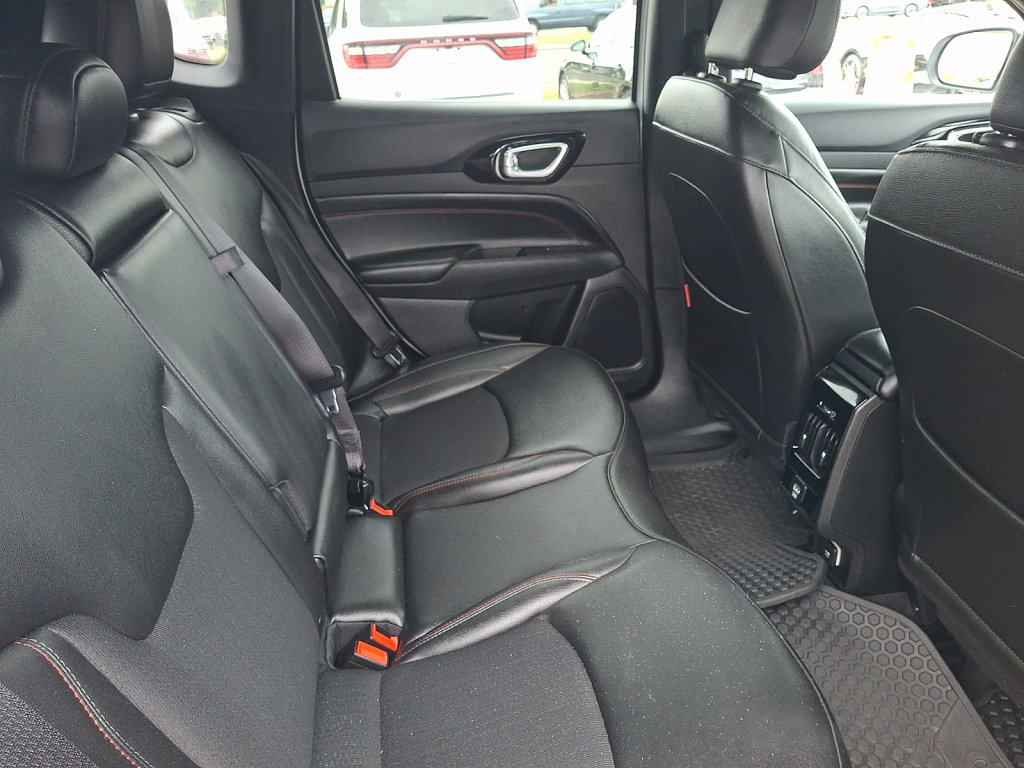 Used 2025 Jeep Compass Trailhawk AWD/4WD image 15