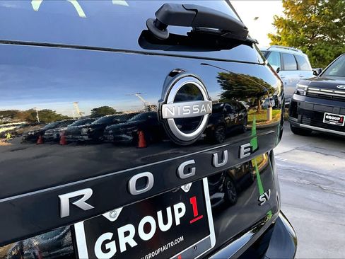 Used 2024 Nissan Rogue SV FWD image 31