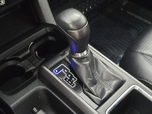 Used 2018 Toyota Tacoma TRD Off-Road AWD/4WD image 41