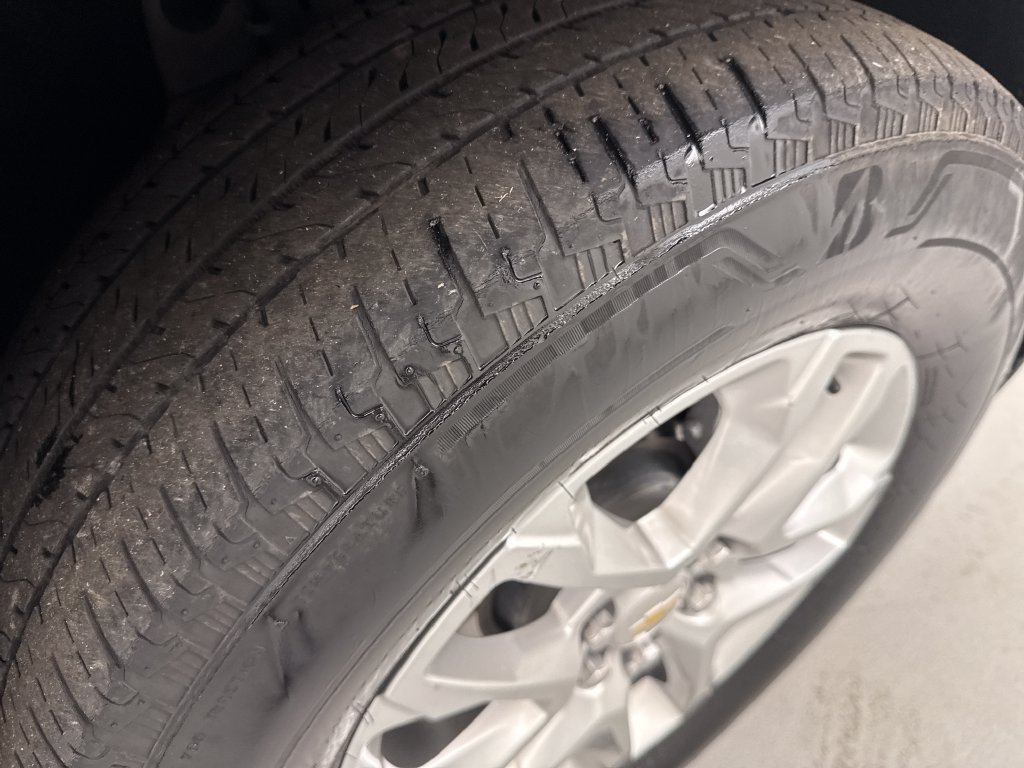 Used 2023 Chevrolet Traverse LS FWD image 30