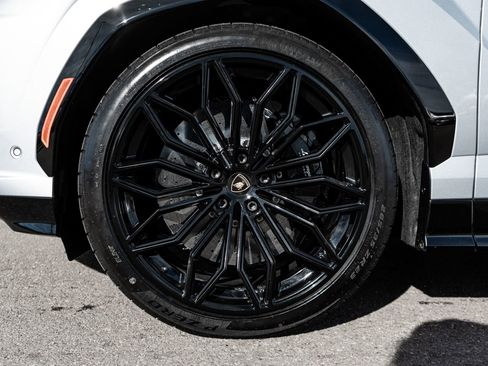 Used 2025 Lamborghini Urus SE image 6