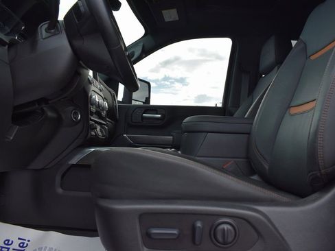 Used 2022 GMC Sierra 2500 AT4 w/ AT4 Premium Plus Package image 7