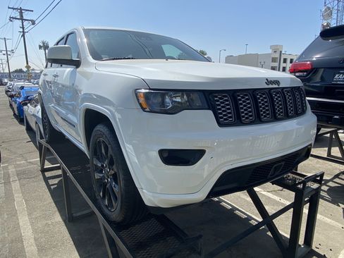 Used 2021 Jeep Grand Cherokee Laredo X image 7
