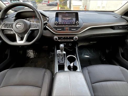 Used 2024 Nissan Altima 2.5 SV image 12