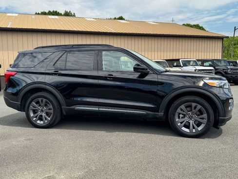 Used 2023 Ford Explorer XLT w/ Equipment Group 202A AWD/4WD image 2