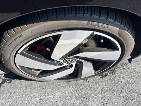 Used 2022 Volkswagen GTI SE FWD image 4