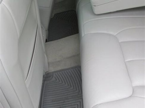 Used 2010 Cadillac DTS Luxury image 17