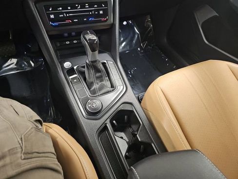 Used 2023 Volkswagen Tiguan SE w/ Panoramic Sunroof Package image 21