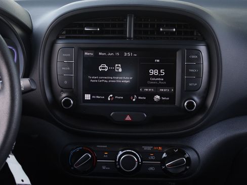 Used 2025 Kia Soul LX FWD image 8