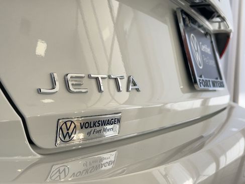 Certified 2024 Volkswagen Jetta SE image 34