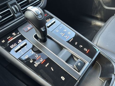 Certified 2025 Porsche Macan image 14